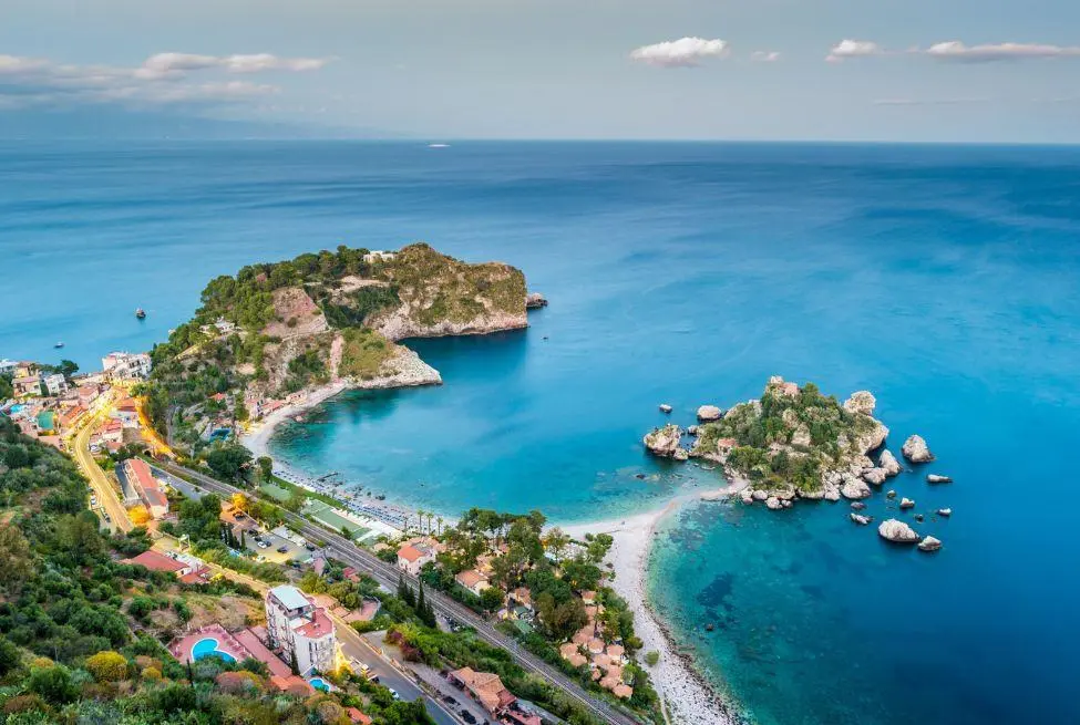 TAORMINA: LA JOYA OCULTA DE SICILIA EN ITALIA
